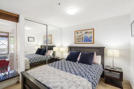 Gorgeous fully furnished apartment in Port Authority Building - Photo 4