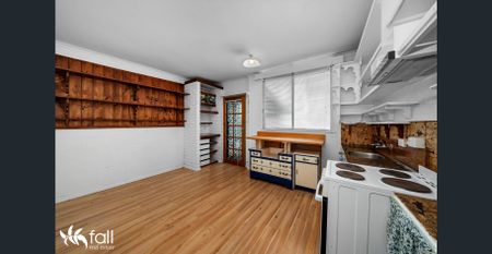 Character filled unit in good location - Photo 2