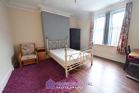 3 bedroom Flat for rent on Wingrove Gardens, Fenham, Tyne and Wear, NE4 9HR Available 15/06/2026 £995.00 - Photo 4