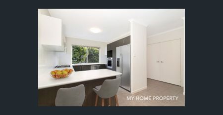 SPACIOUS 3 BEDROOM TOWNHOUSE - Photo 4