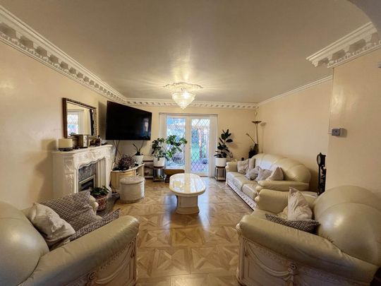 5 bedroom detached house to rent - Photo 1