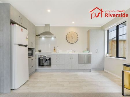 Modern 2-Bedroom, 2-Bathroom Gem in Forest Lake - Photo 3