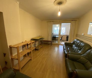 6 bedroom House To Let - Photo 1