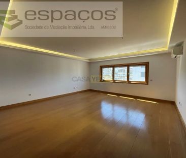 Apartment T4 in Sacavém e Prior Velho, Loures - Photo 3