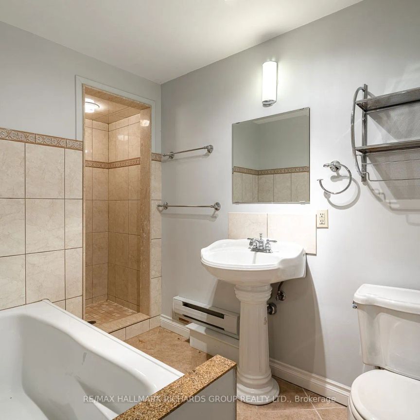 Detached Home For Lease | E9036091 - Photo 1