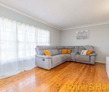 Renovated Family Home - Photo 4