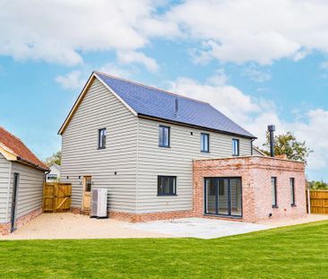 4 bedroom detached house to rent - Photo 3