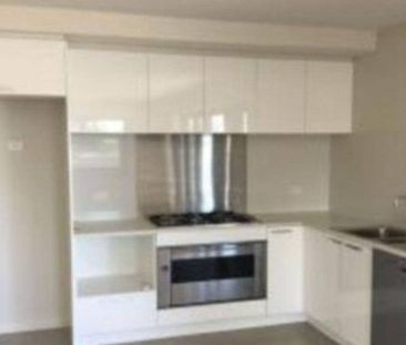 Large 2 Bedroom Apartment - Photo 1