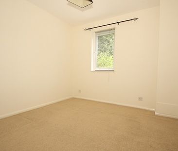 Hedgerley Court, Woking - Photo 1