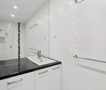 Beachside Living on Alexandra Parade — Neat, Modern & Perfectly Pos... - Photo 6