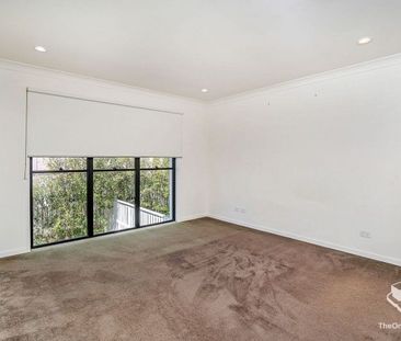 EXECUTIVE TOWNHOUSE - Photo 6