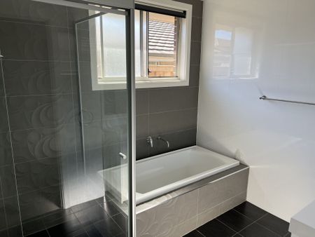 Modern Family Living Just 1km from Edmondson Park Station! - Photo 4