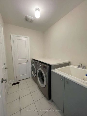 Detached Home For Lease | W9048796 - Photo 4