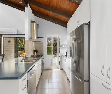 Charming 1BR Home in Welcome Bay - Photo 4