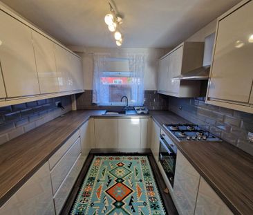 2 bedroom semi-detached house to rent - Photo 5