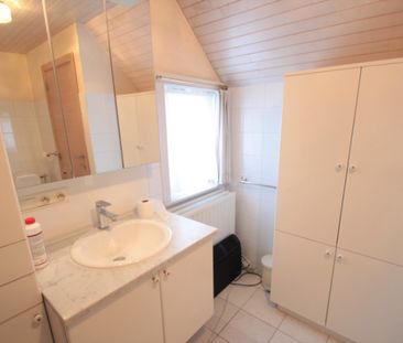 Verzorgde rijwoning met garage en tuin - Photo 2