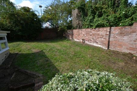 6 bedroom terraced house to rent - Photo 2