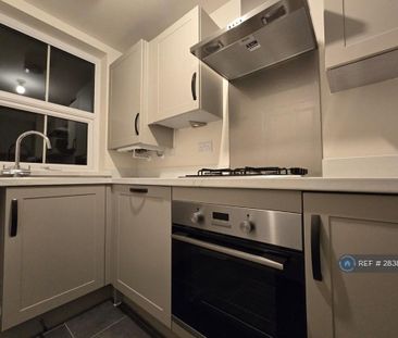 2 bedroom semi-detached house to rent - Photo 3