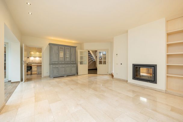 Ruime villa met tuin, bijgebouw en dubbele garage in Zoersel. - Photo 1