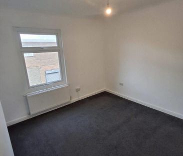 2 bedroom end of terrace house to rent - Photo 6