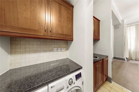 2 bedroom flat in London - Photo 5