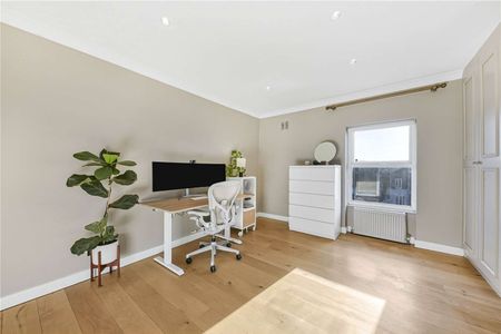 Located in the heart of Primrose Hill is this beautifully presented two bedroom apartment, that blends character with a modern finish. - Photo 3
