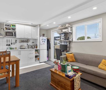 Modern 1-Bedroom Standalone Home - Prime New Brighton Location - Photo 4