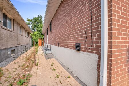 For Lease - 3 Bankfield Drive Unit# RM2, Toronto, Ontario - Photo 2