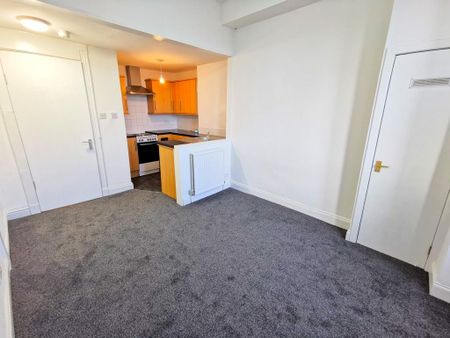 1 bedroom flat to rent - Photo 2