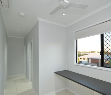 Relaxed Living in a Modern Setting - Photo 6