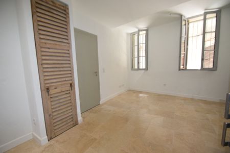 Location vide, Appartement T2 de 36.20m2 + cellier au RDC d'un immeuble entièrement réhabilité. ( Place Cathédrale St Jean - 66 000 PERPIGNAN) - Photo 5