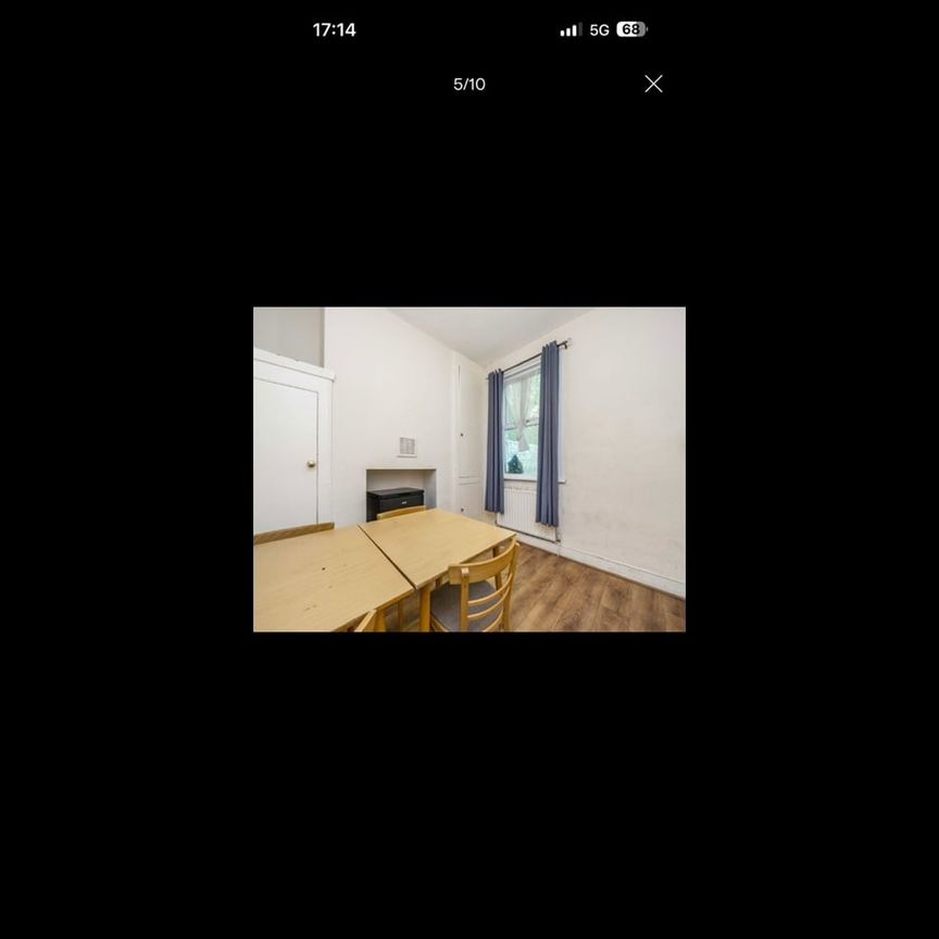 4 Bed Semi-Detached House, Oak Crescent, E16 - Photo 1