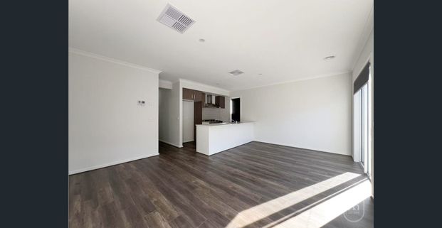 Family Home in a Growing Truganina Community I 3Bed 2Bath 1Car - Photo 1