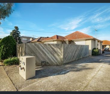 Easy living in great location - Photo 6