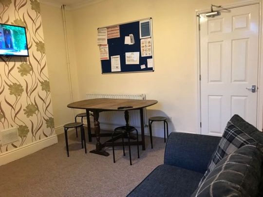 6 Bed - St Andrews Street â€“ 6 Bed - Photo 1