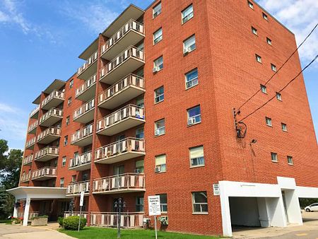 Aberdeen Court Apartments - Photo 2