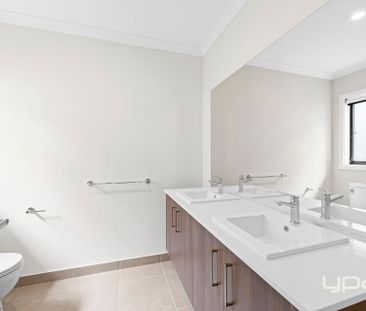 MODERN FAMILY HOME - Photo 2