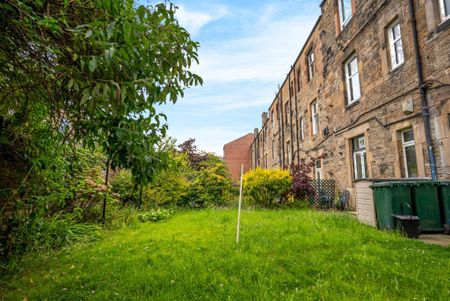 3 bedroom flat to rent - Photo 3