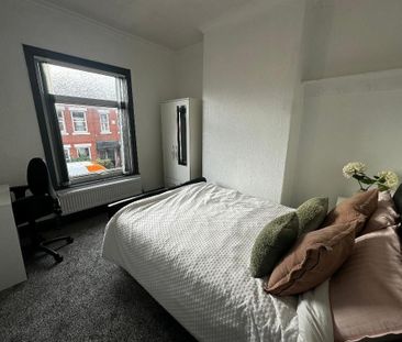 4 bedroom terraced house to rent - Photo 5