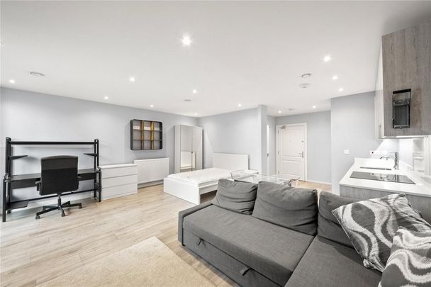 Studio to rent - Photo 1