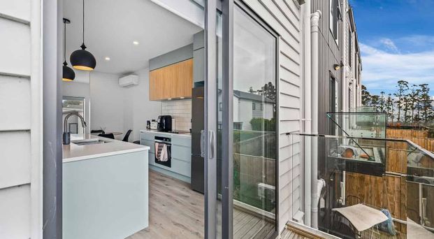 Modern 4-Bedroom Home for Rent in West Harbour - Photo 1