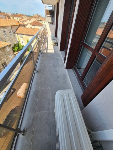 Location Appartement 3 pièces 77m² AGEN 47000 - Photo 4