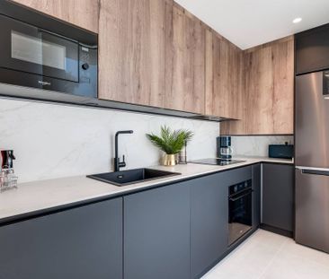 Luxury Apartment for rent in Estepona, Andalusia - Photo 3