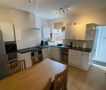 4 bedroom terraced house to rent - Photo 1