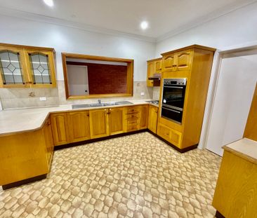 Well Presented Family Home! - Photo 4