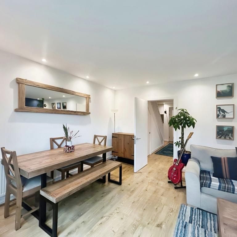 3 bedroom semi-detached house to rent - Photo 1