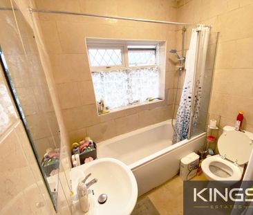 5 bedroom semi-detached house to rent - Photo 2