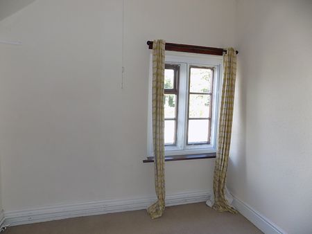 The Old School House - Photo 3