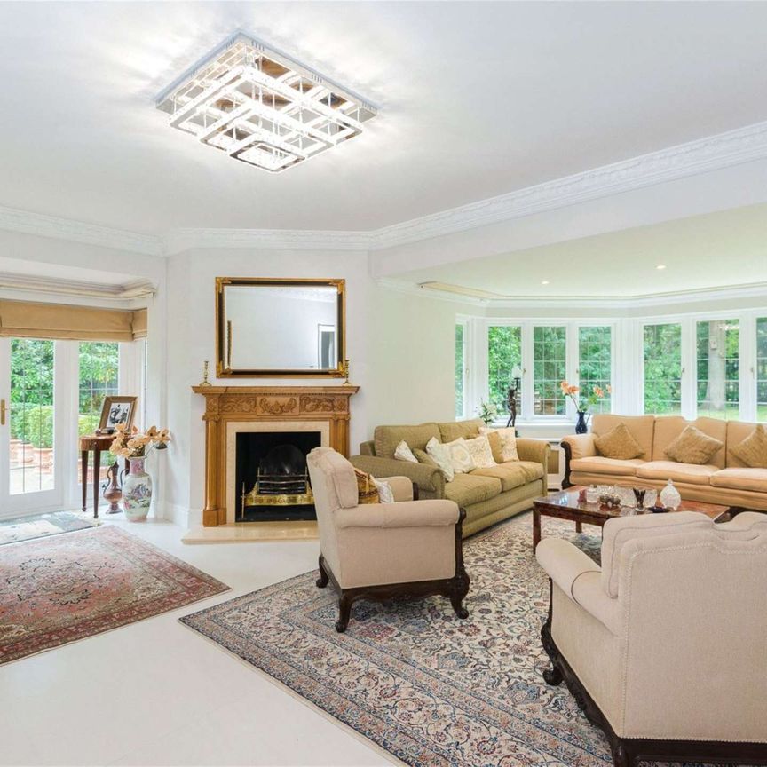 Detached gated home located in a much sought after private road. Refurbished to a high standard and specification throughout offering nearly 6000 sq.ft of accommodation on three floors - Photo 1