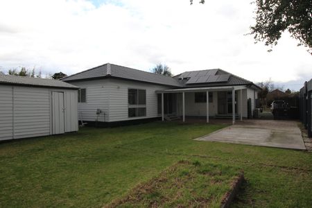 Spacious 4 Bedroom Family Home - Photo 4